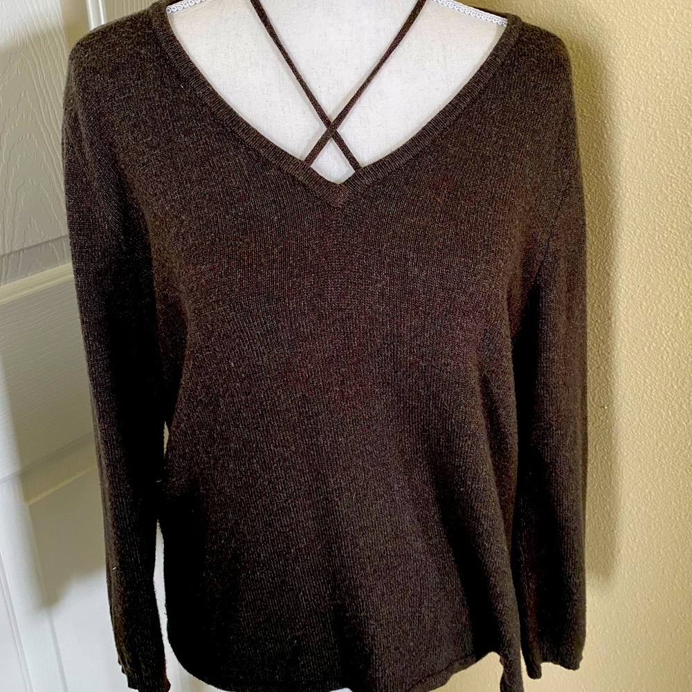 Lightweight but warm sweater for fall fashion